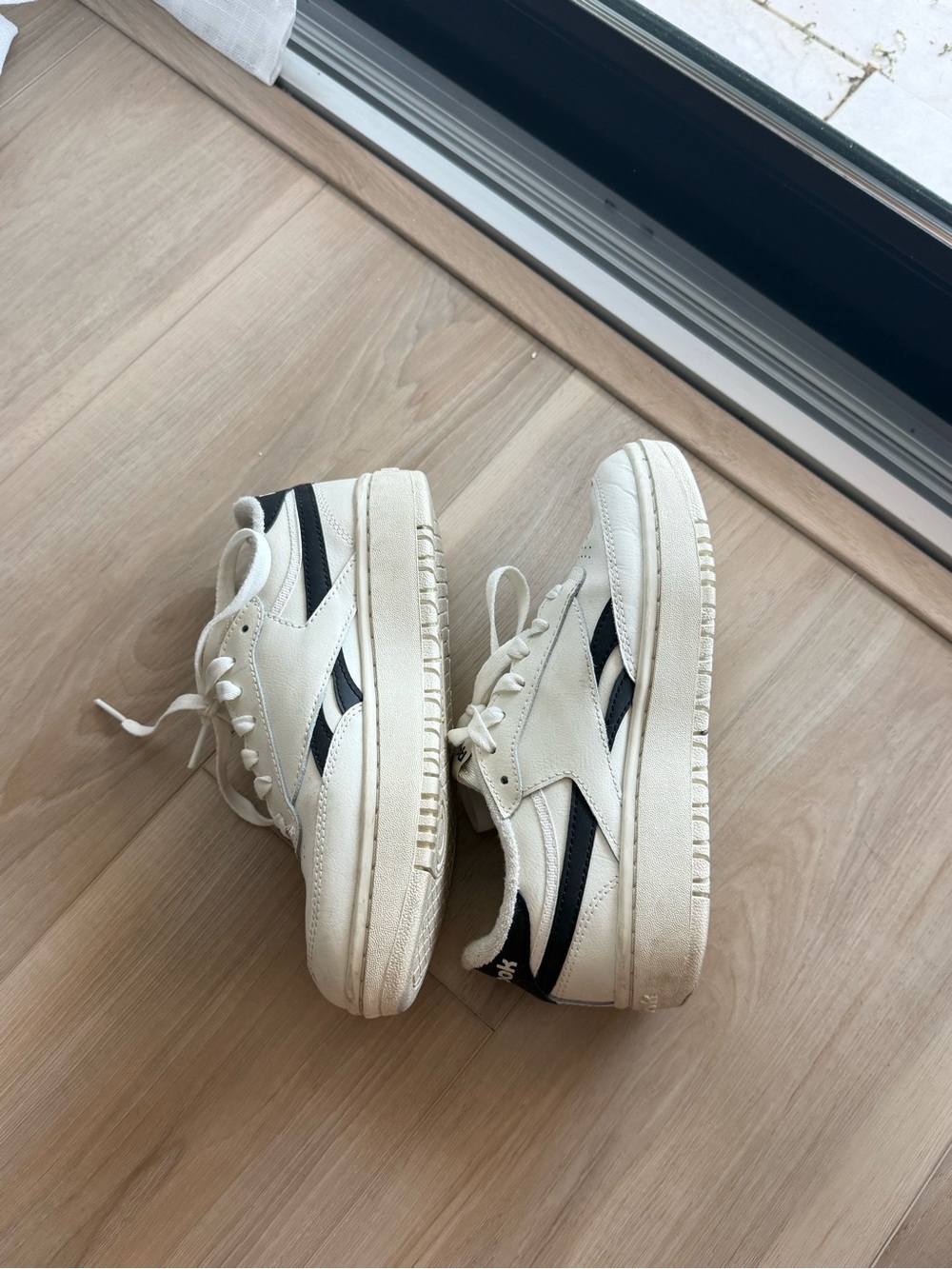 Reebok Low-Top Sneakers - Picture 3 of 6